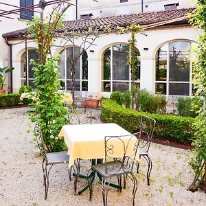 palazzo-quaranta.it-lombardy.com/